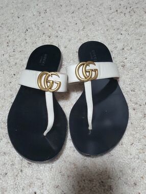 Gucci White Leather Thong Sandals with Gold Double G Logo